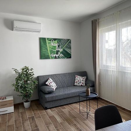 Апартаменты Apartman Solin 2, Parking Экстерьер фото